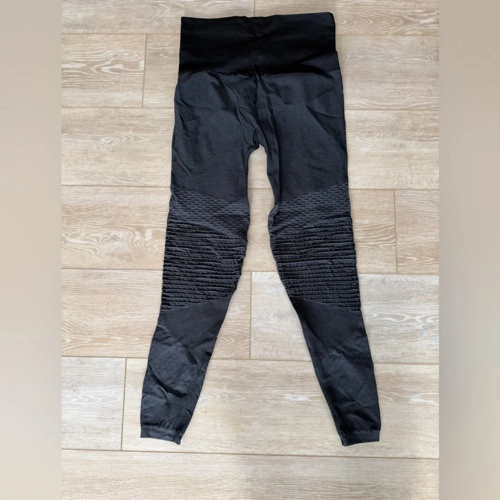 Spanx Grey Moto Textured Leggings - Picture 5 of 6